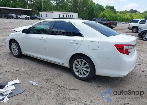 2014 Toyota Camry Xle z USA, uszkodzony, nr VIN 4T1BF1FK0EU357194
